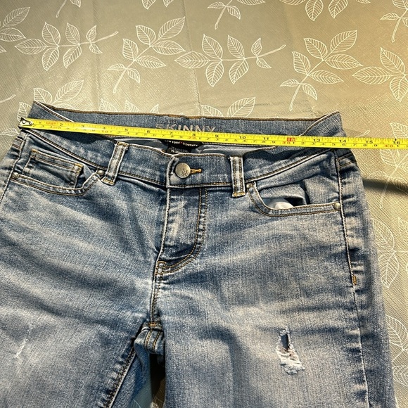 Ladies New York & Company Skinny Jeans. - Picture 7 of 7